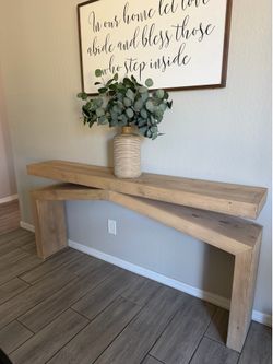 Entry way table