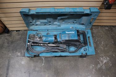 Makita HM1307CB 35 lb. Demolition Hammer