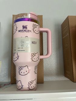 🎀 Hello Kitty x Stanley 40oz Quencher H2.0 Tumbler – Pink Limited Edition 💖