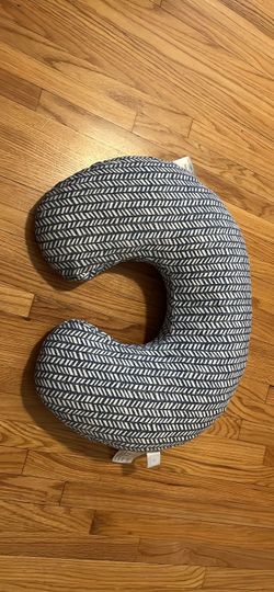 Boppy nursing pillow (like new condition)