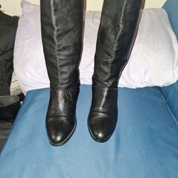 Botas De Piel Size 81/2 M