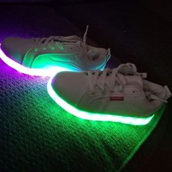 Women Gleakicks Size 5.5 