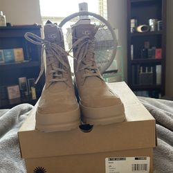BRAND NEW - UGG LUG Sand Lace Up Suede Mid-Calf Combat Boots Women's US 9