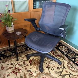 Adjustable Black Office/Desk Chair With Arms and 5 Wheels