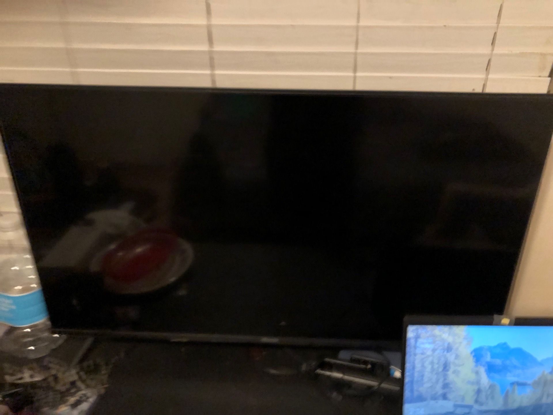 40 inch Hisense Roku Tv with remote