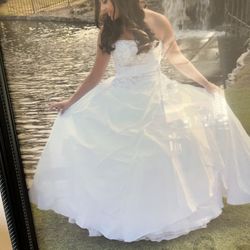 Quinceañera Dress Size 6.  Shoes Size 5 1/2 & Pillow