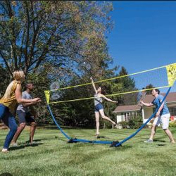 ✨ This item  is an EastPoint Sports Easy Setup Badminton Set. 