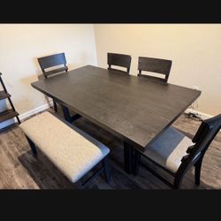 Living Spaces Dining Table For 6
