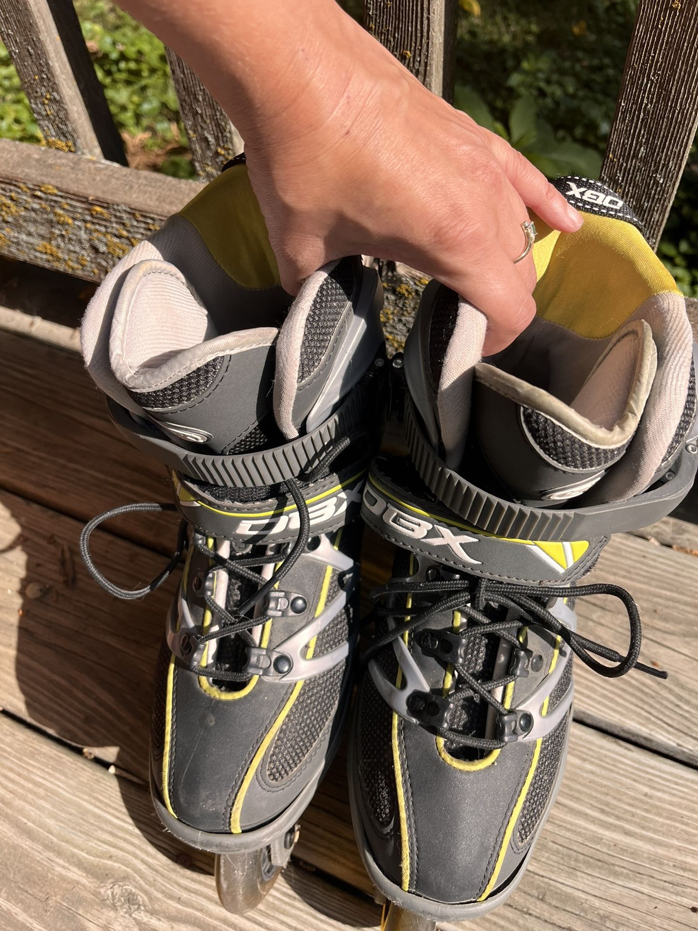 Size 7 Women’s DBX Roller blades