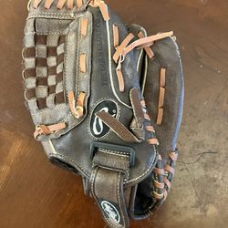$15.00 OBO Rawlings FP120 12-inch Fastpitch Softball Glove.