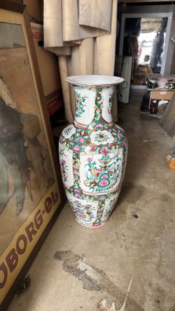 VINTAGE LARGE CHINESE VASE