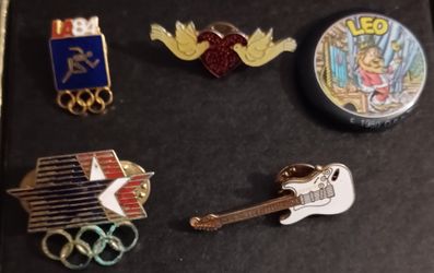 Random Vintage Buttons And Pins $5 Each