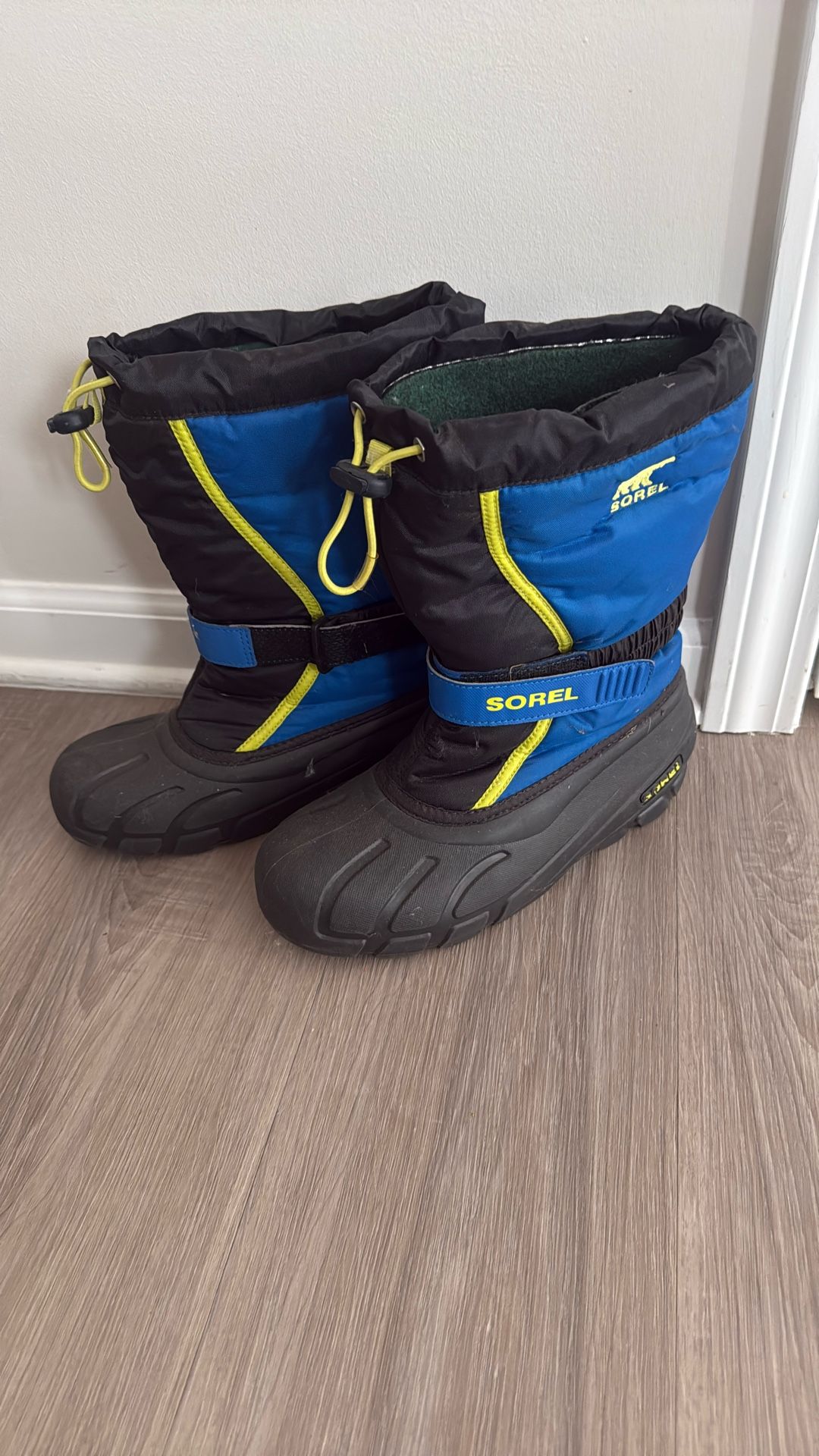 Sorel Snow Boots Boys Size 6 