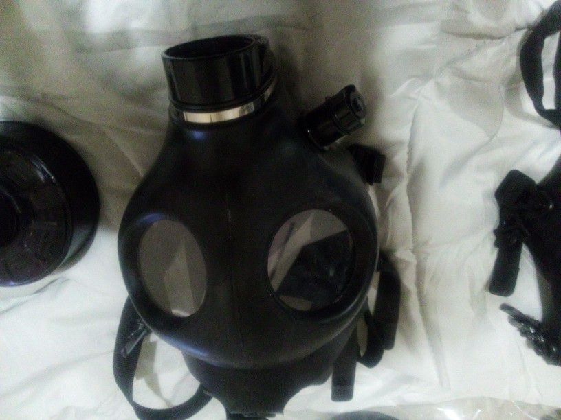 2-set Israeli NATO Fit Gas Mask With Filters