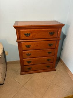 5-Drawer Wooden Chest of Drawers