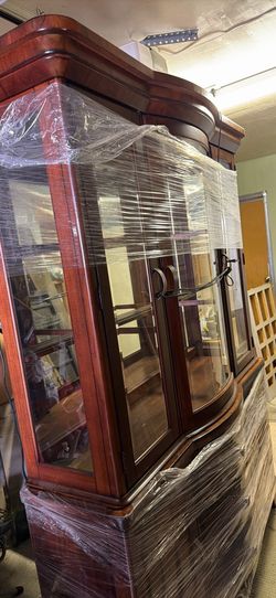 Like new two pice china cabinet
