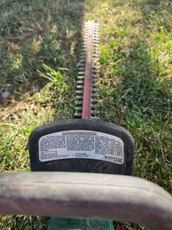 Weed Eater Excalibur EHT-22D 22" Electric Hedge Trimmer – Works Great