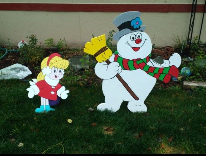 Frosty the snowman and karen yard art