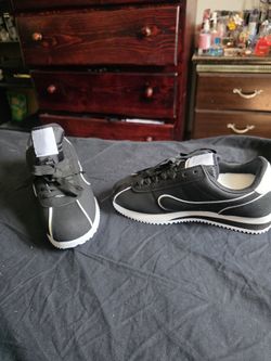 Nike Cortez Look Alike Size 6