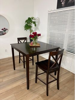 Table  with 2 Chairs – 🔥LIKE NEW