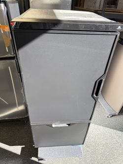 Norcold N2175BPL  RV Refrigerator; 12V DC (6.2 cubic ft) 49.2 x 20.7 x 23.7 Black