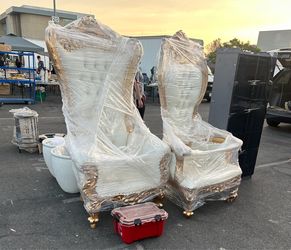 King and Queen white and gold thrones
