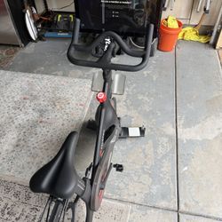 Peloton Bike Excellent Condition 