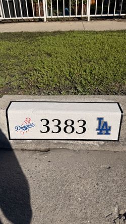 Custom Curb Painting