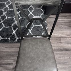 1 dinning chair. Excellent condition