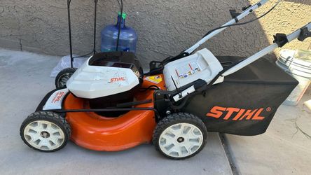 Battery Lawn Mower STIHL