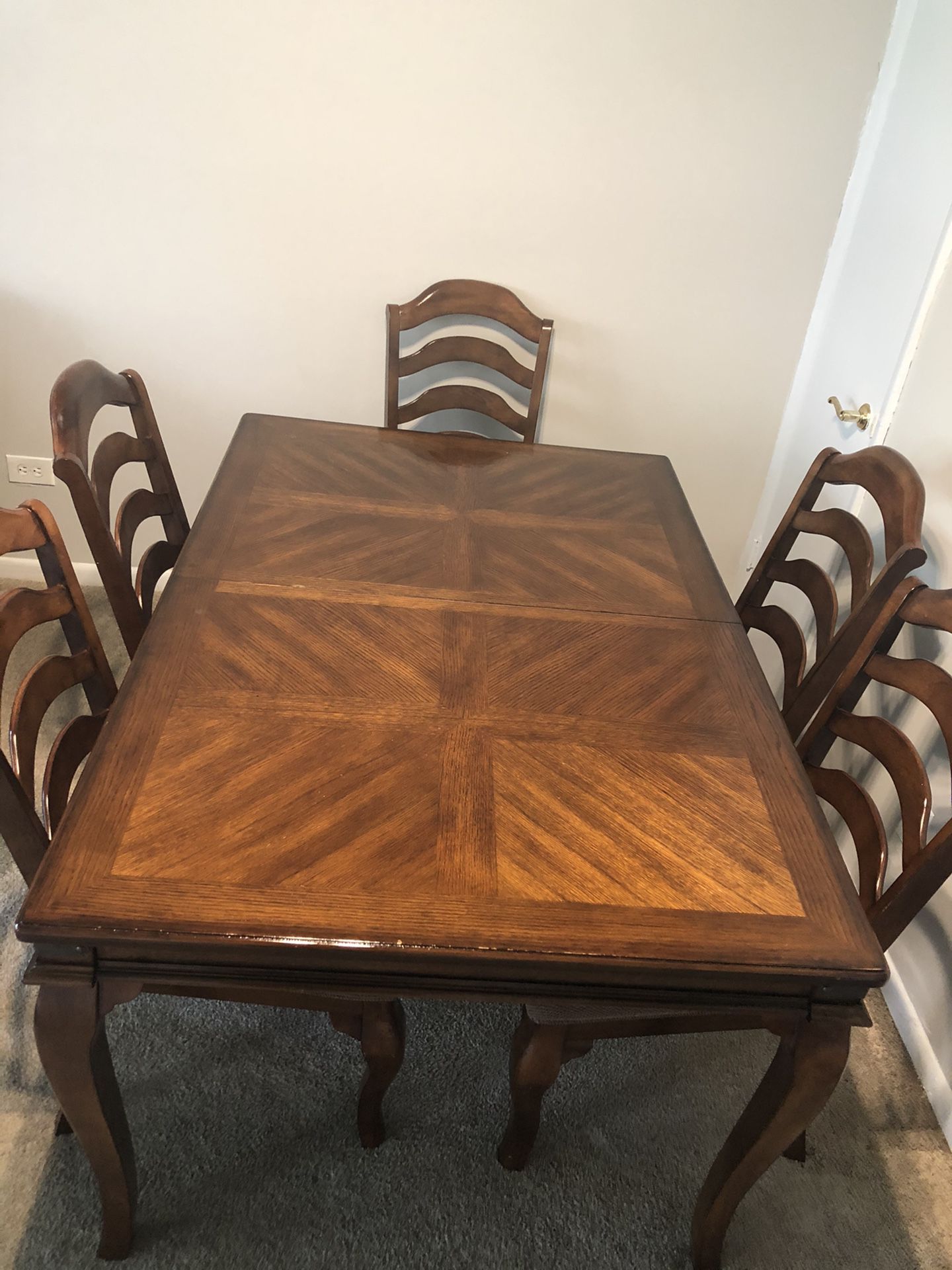 Dinning table set 78”x40” 6 chairs plus with coffee table!!.