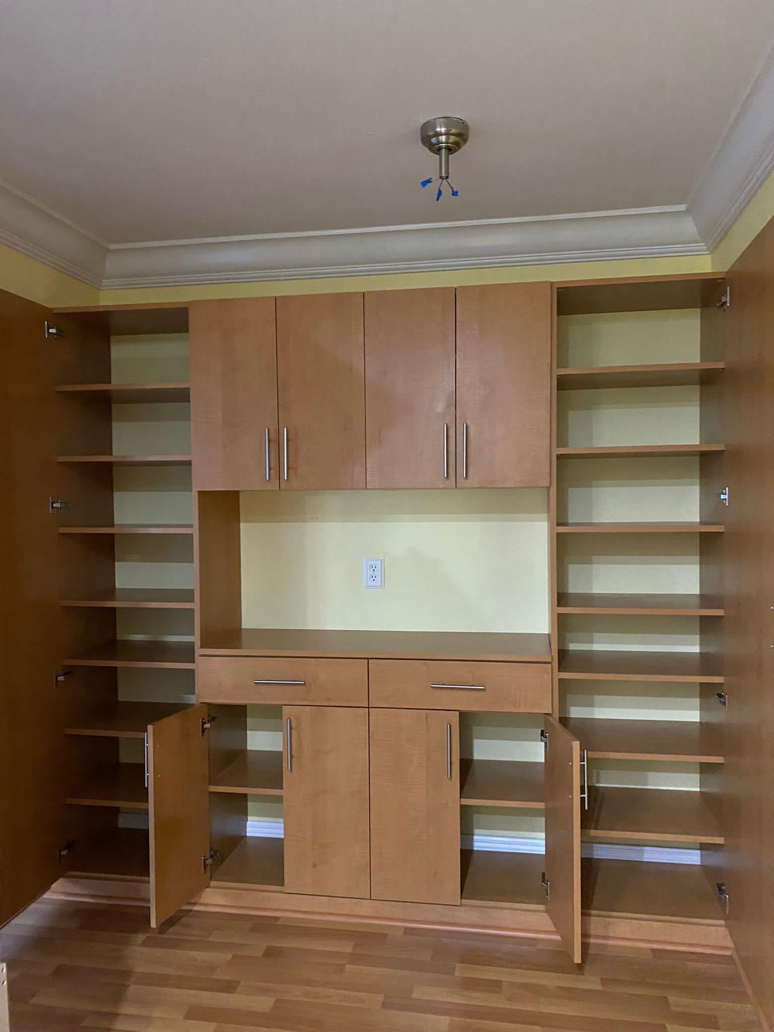 Custom Closet Cabinets And Shelves 