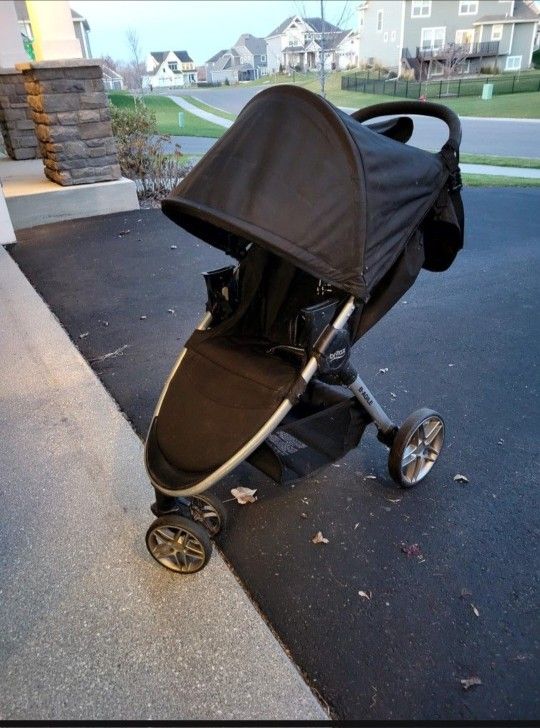 BRITAX Bundle (Stroller, Carseat, 2 Bases)