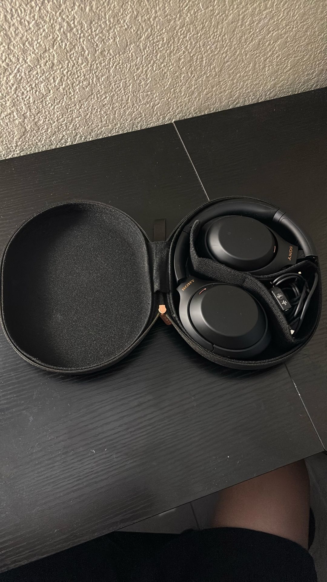 sony WH-1000xm4 headphones