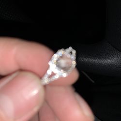 10k Gold Ring White Saphire