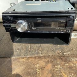 JVC KD-R431 CD/USB car stereo system, Front USB and AUX portJVC