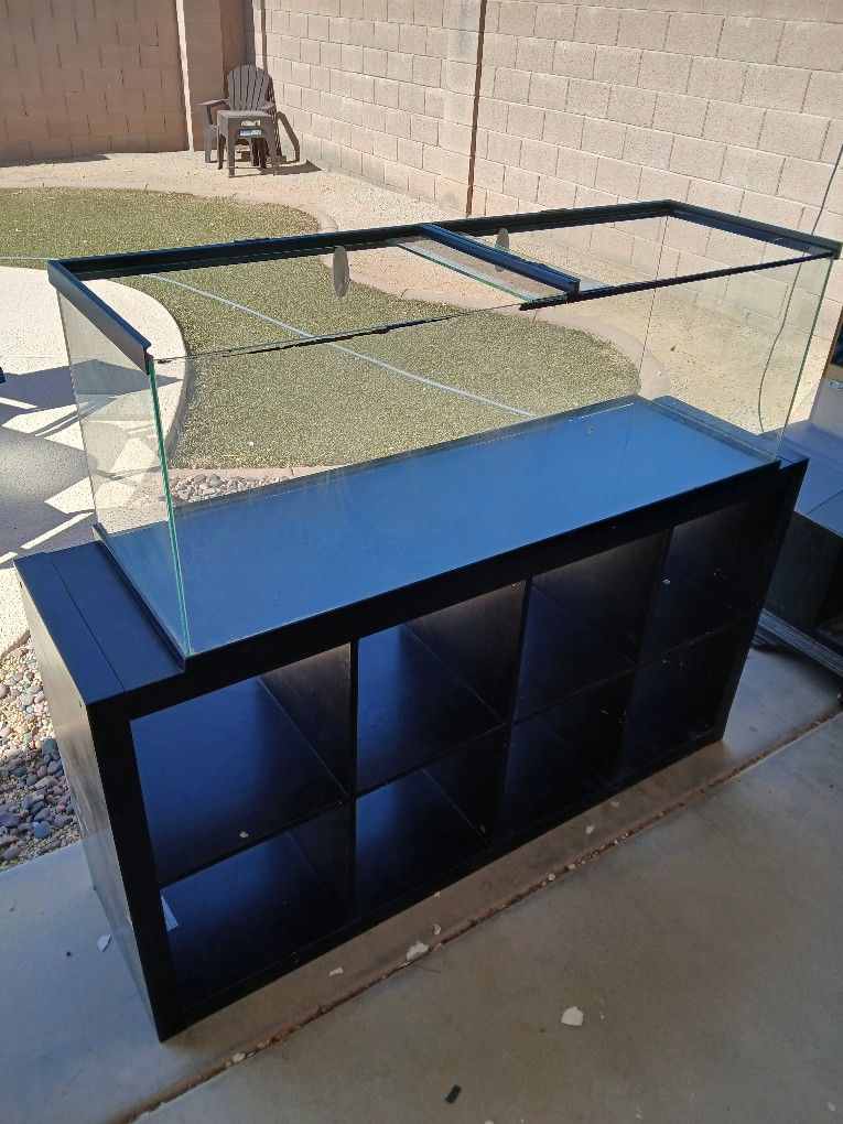 Assorted Aquariums And Fish Tank Items