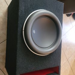 12W7 JL Audio Subwooder with box