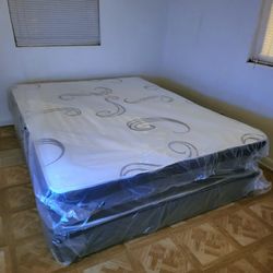 NEW QUEEN-SIZE MATTRESS AND BOX SPRING 💤