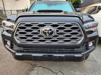 Tacoma 3rd Gen Grille & Emblem 53101-04100-B3