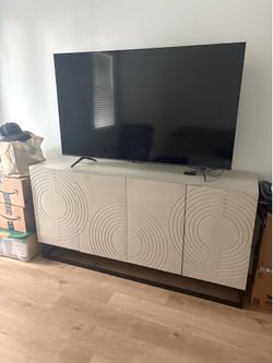 Accent cabinet
