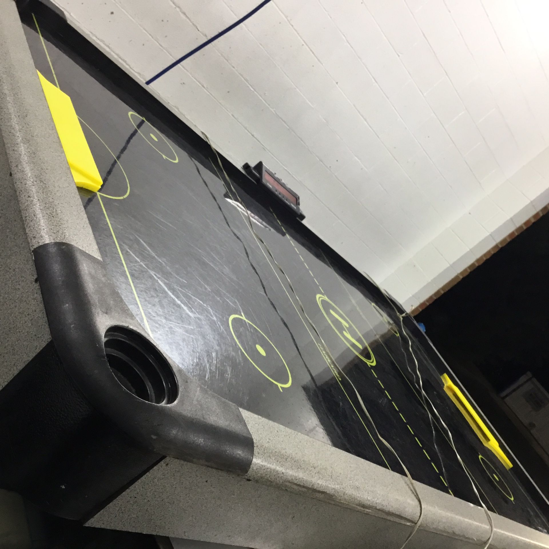 7.5’ Harvard air hockey table