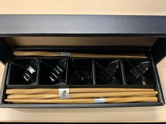 Set of 5 bamboo chopsticks with black ceramic crane rests.