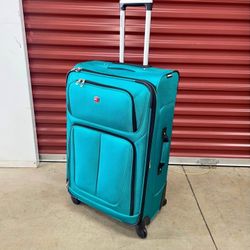SWISSGEAR Large Checked Spinner in Teal