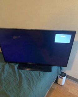 Insignia 32 inch television