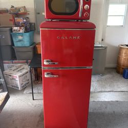 22 in. 7.6 cu. ft. Retro RefrigeratorEnergy Star(Free Microwave With Purchase)