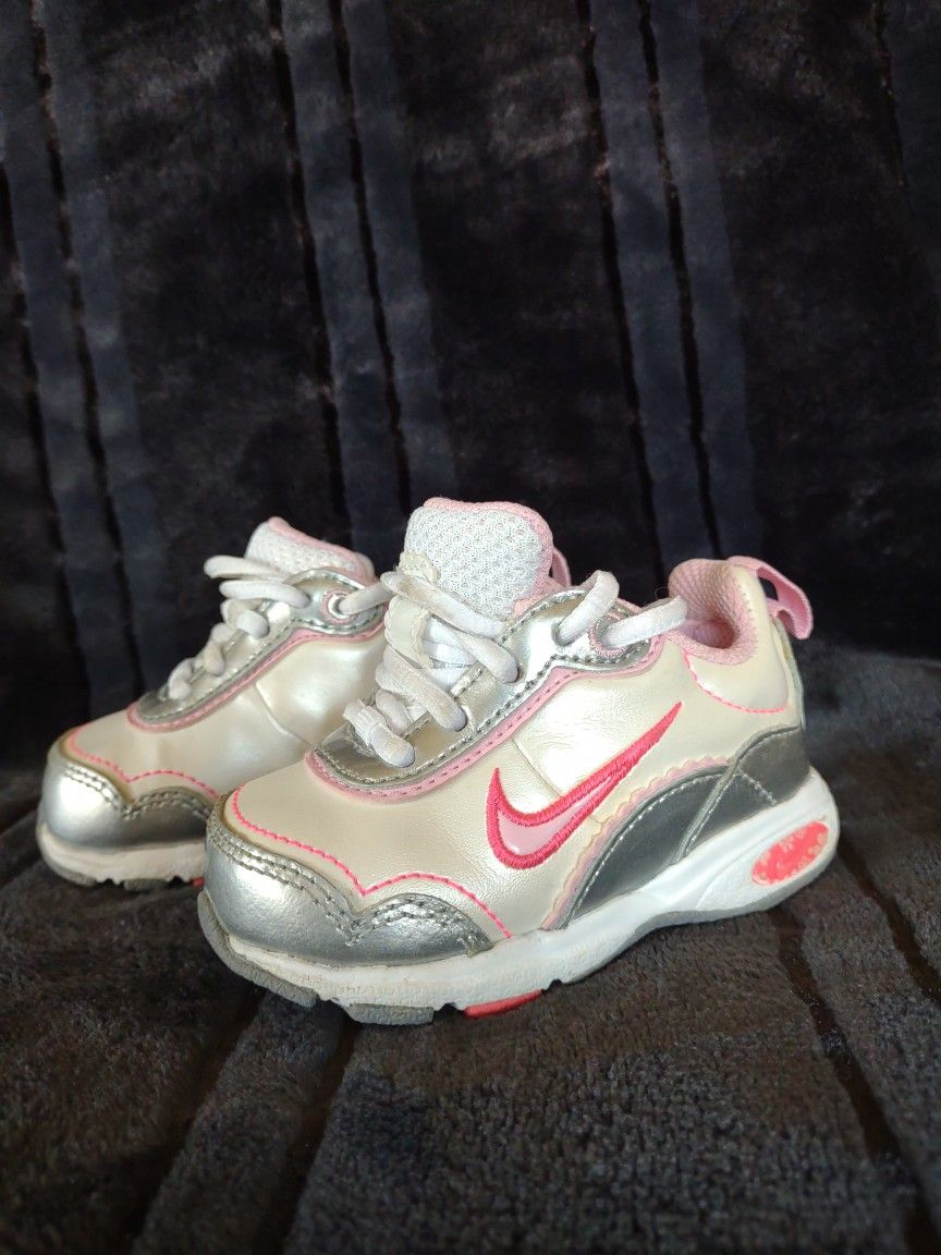 Toddler Baby Girl Nike Sneakers Size 3C Silver White Pink 395831-100 GOOD