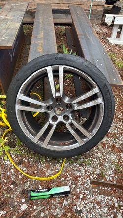 Porsche tire with rim 255/40/zr20