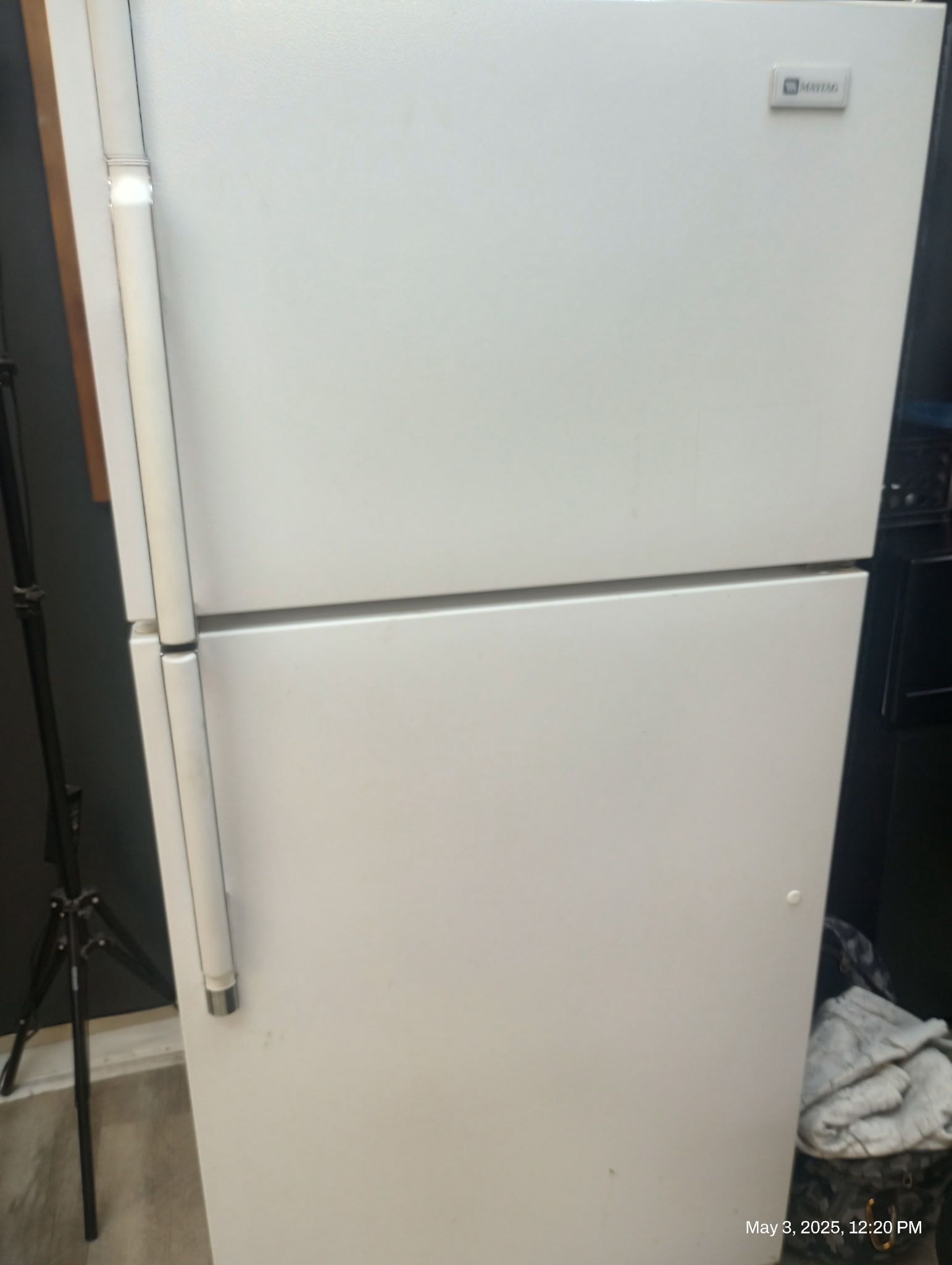 ⸻ Maytag Top-Freezer Fridge – 17 cu. ft. – $150 OBO