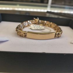 14k Gold in bracelet I'd breaclte 31.6 grams layway available 10% dwon if you interested please make sure you ask for Maribel thank you